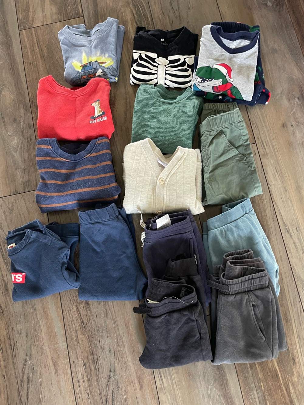 Toddler Boy winter Clothing Bundle of 15 pieces Size 2T perfect condition